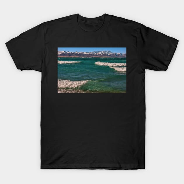 Nam tso Lake, Tibet. T-Shirt by bulljup